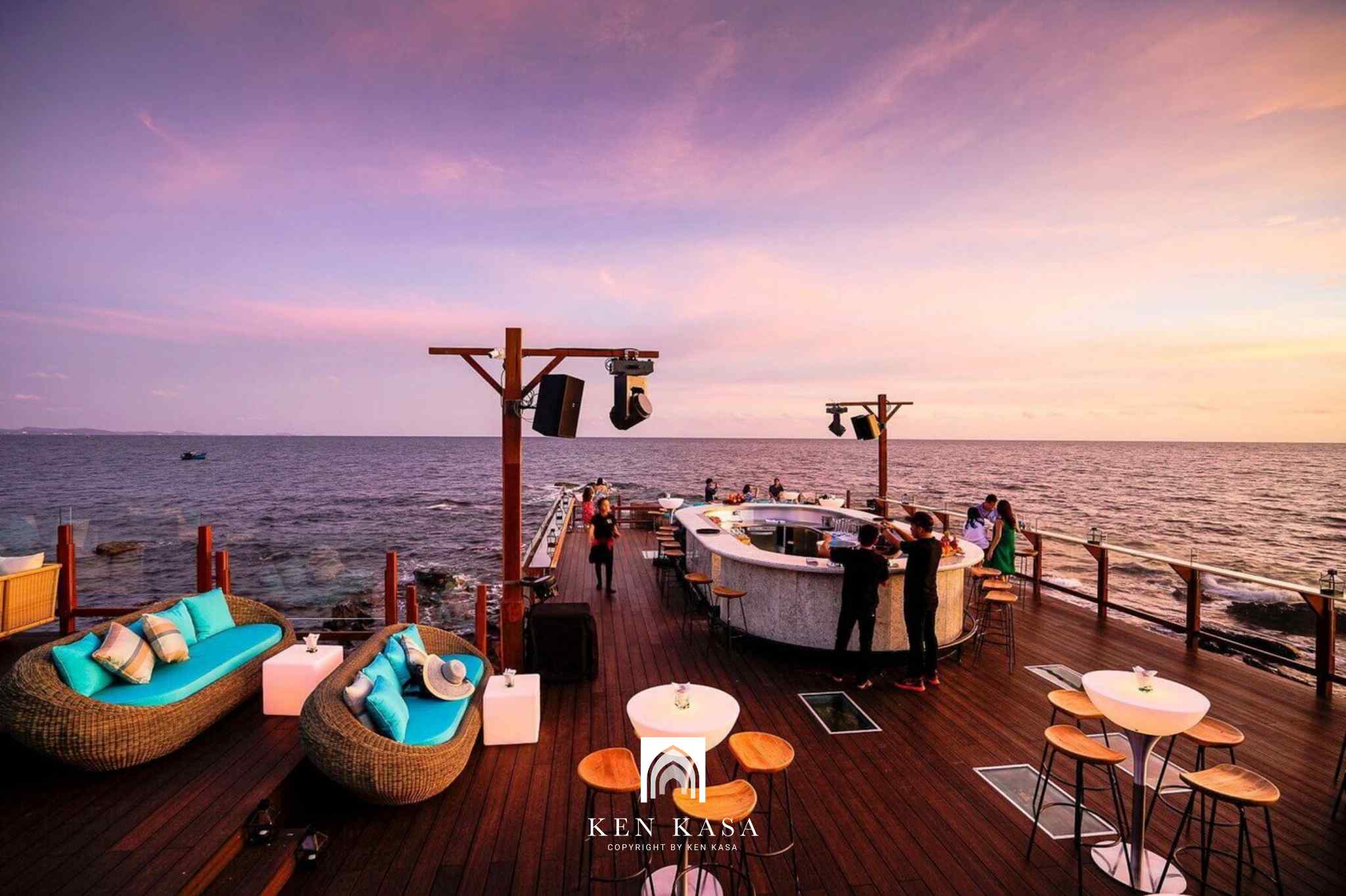 L’ Amour Beach Bar